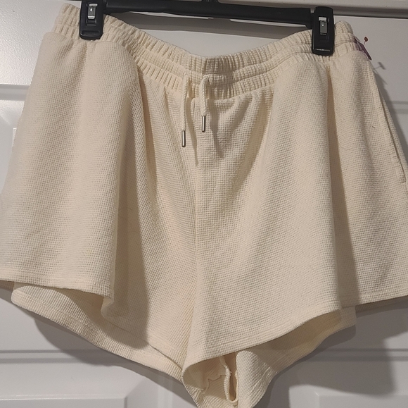VICTORIA'S Secret soft short size XL - Picture 2 of 5